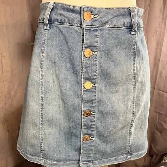 Celebrity Pink Dresses & Skirts - Celebrity Pink Mini Skirt. Light denim, Size 3/26